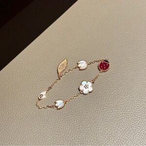 100% authentic Van Cleef & Arpels bracelet!